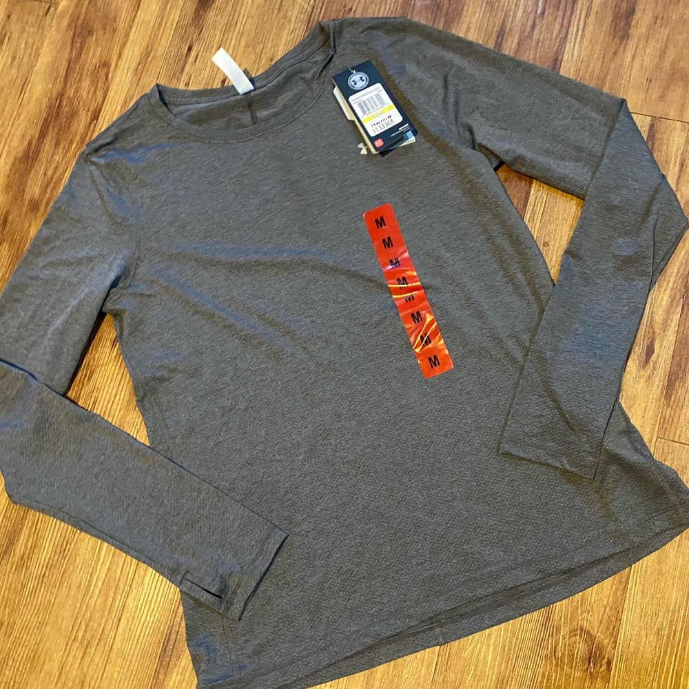 Womens Under Armour Long Sleeve Top - Size Medium